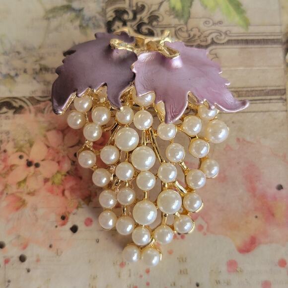 Brooch Women Vintage Grape Cluster Pin Pearl Bead Purple Enamel Brooch - Picture 3 of 10